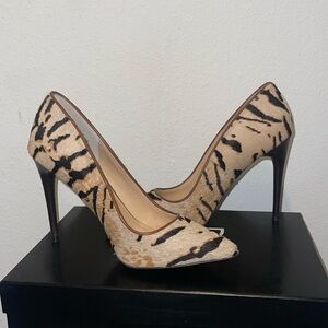 DMSX by Donald J Pliner
Black and Camel
Tiger hair calf
Size 6